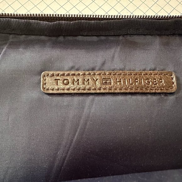 Tommy Hilfiger Zipper Tablet Case Brown - Picture 2 of 3